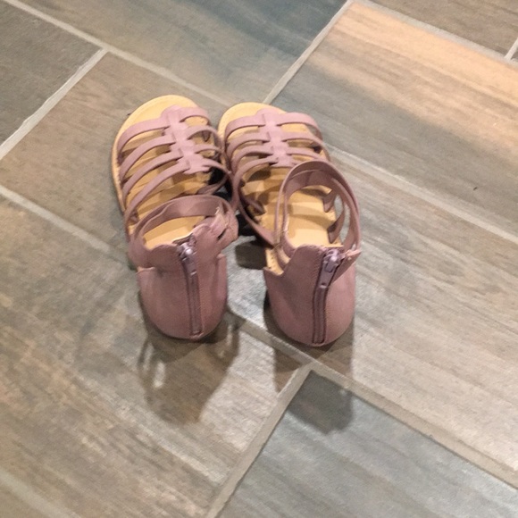 Flat sandals - Picture 3 of 4